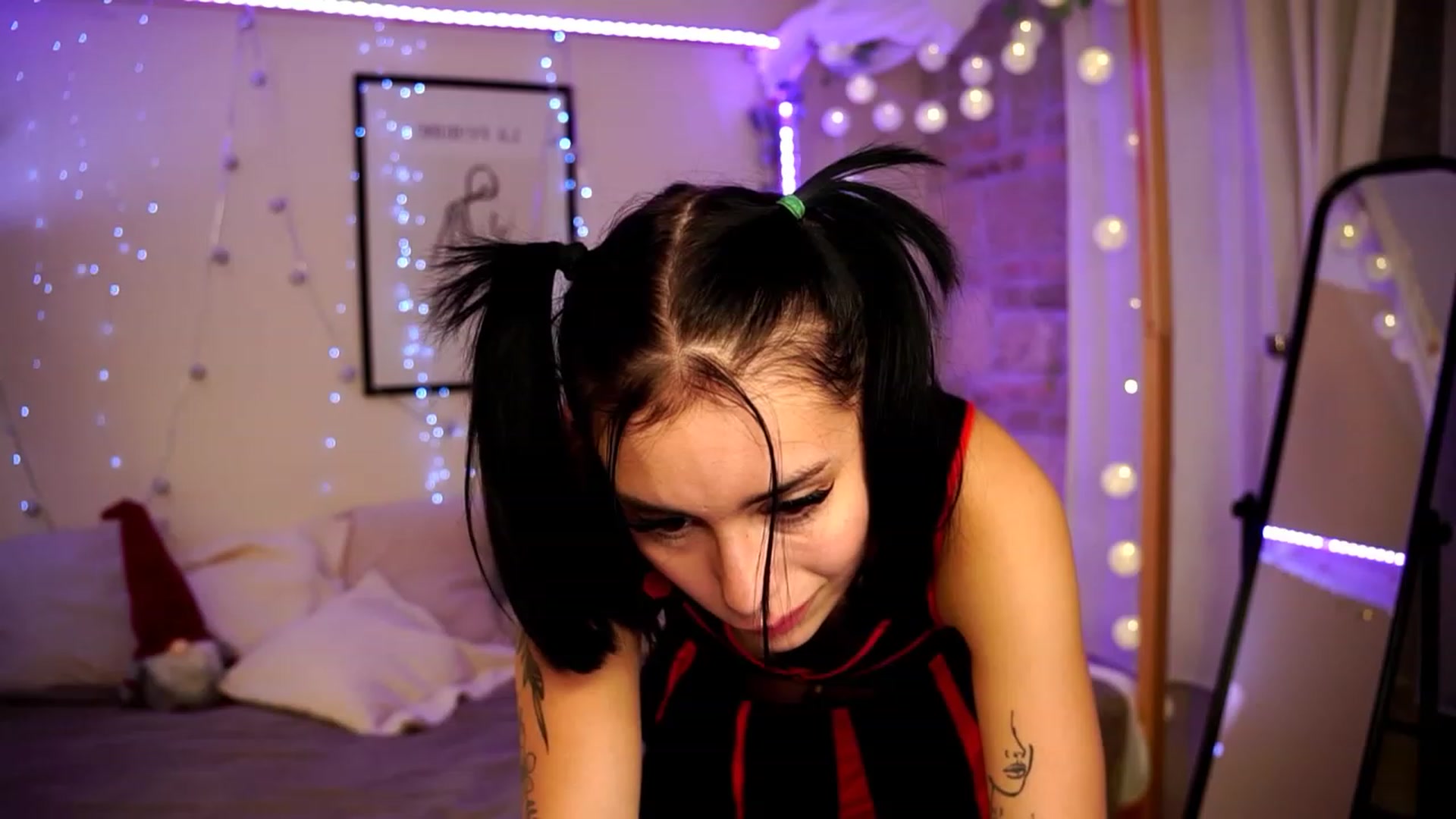 Gallery image thumbnail from Naomii18's myfreecams stream on, 12/24/2023, 02:36 image 19 of 20