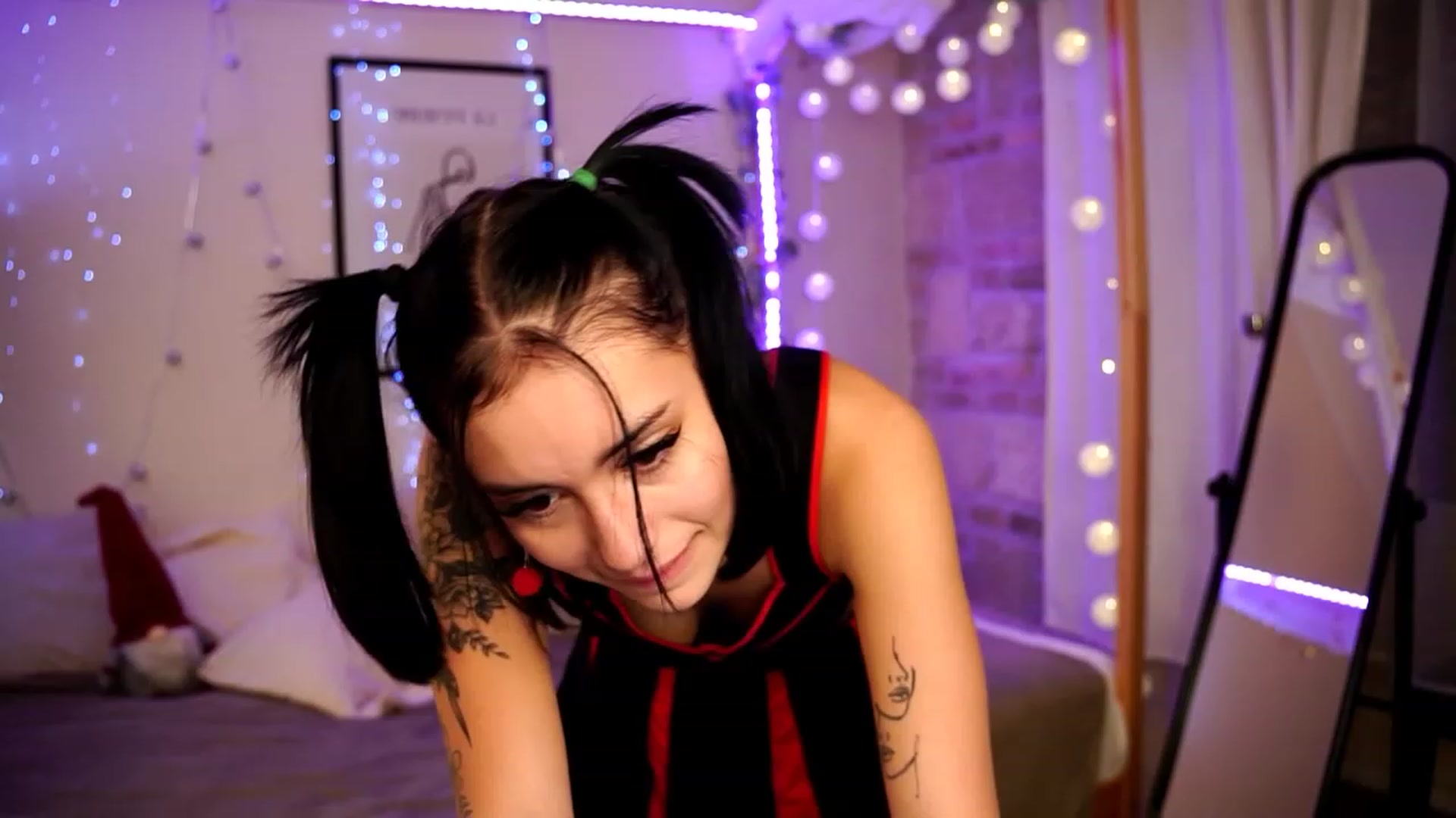 Gallery image thumbnail from Naomii18's myfreecams stream on, 12/24/2023, 02:36 image 13 of 20