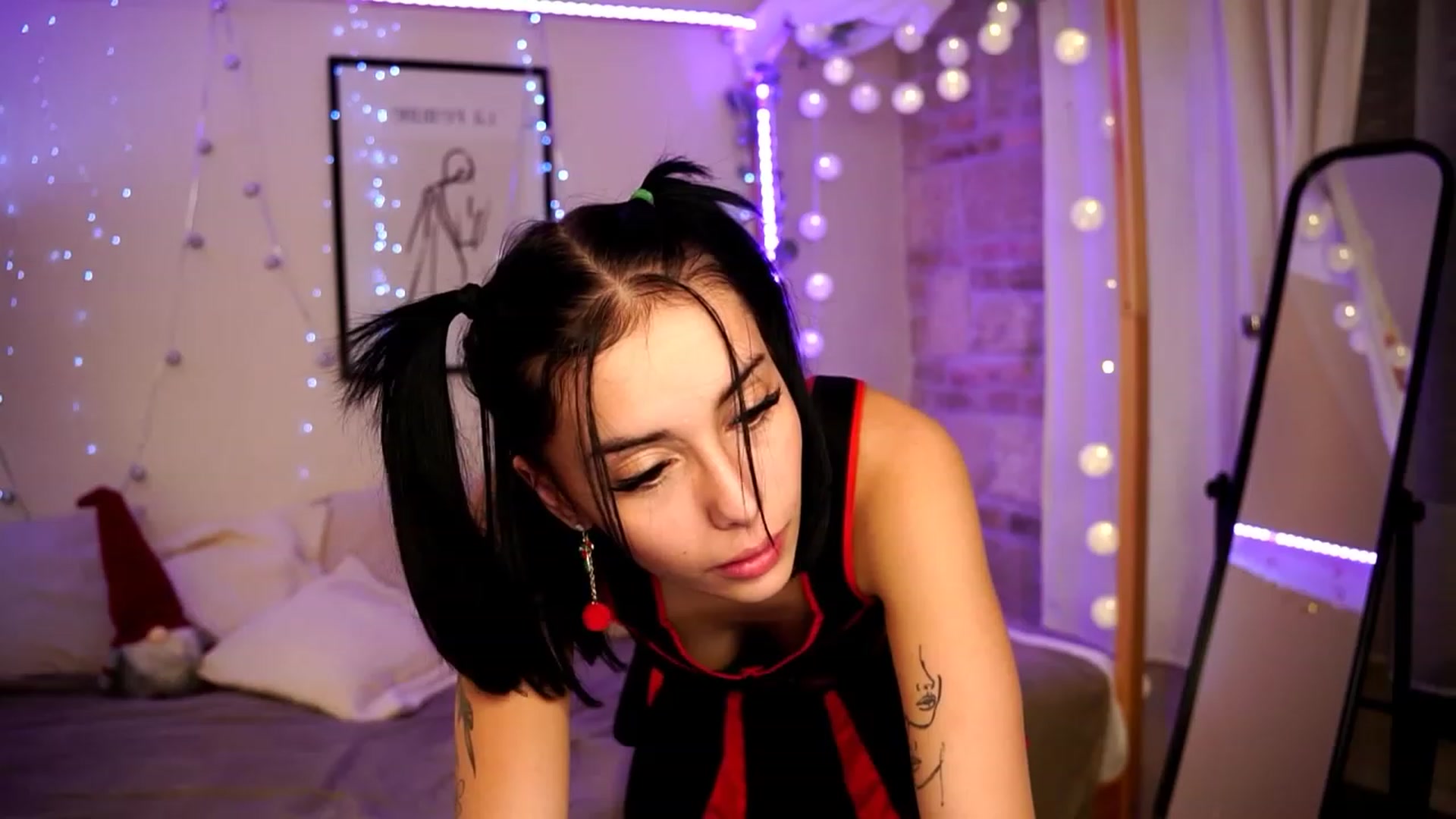 Gallery image thumbnail from Naomii18's myfreecams stream on, 12/24/2023, 02:36 image 3 of 20