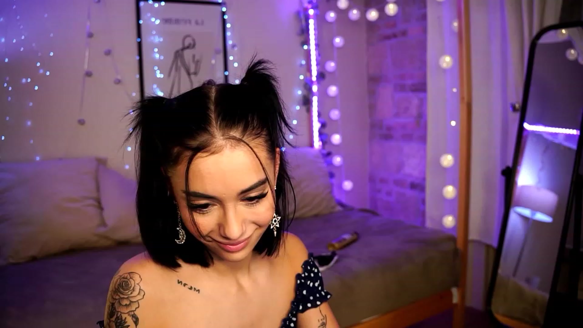 Gallery image thumbnail from Naomii18's myfreecams stream on, 12/27/2023, 16:02 image 13 of 20