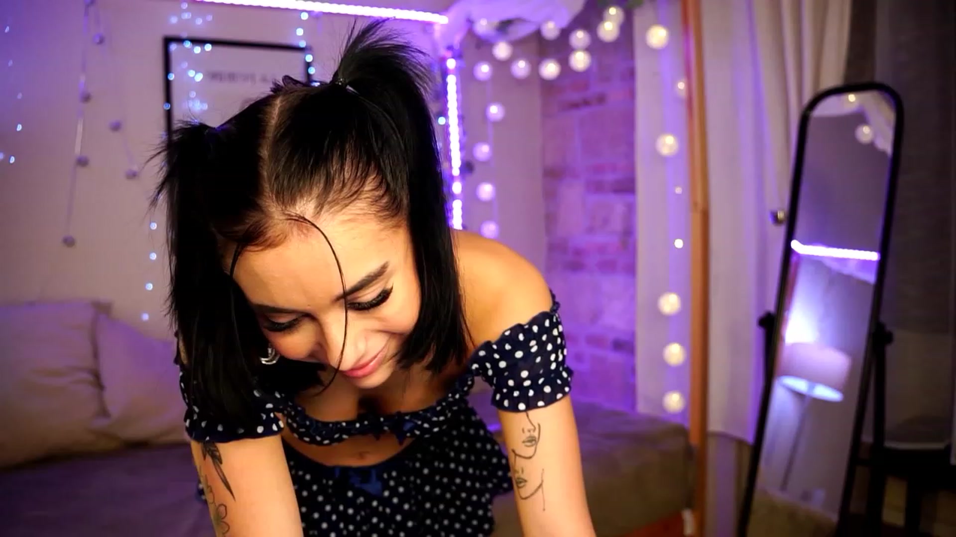 Gallery image thumbnail from Naomii18's myfreecams stream on, 12/27/2023, 16:02 image 15 of 20