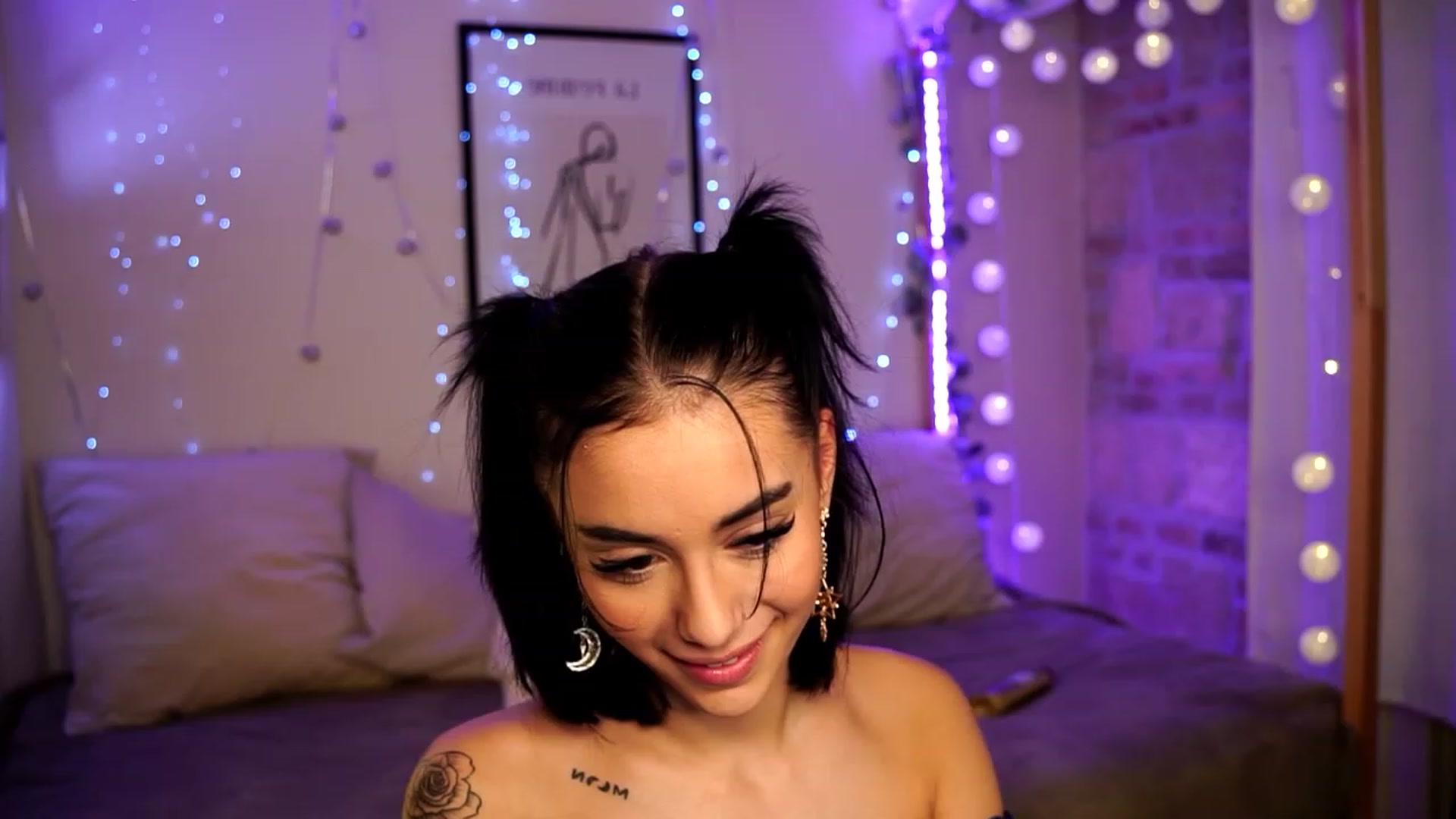 Gallery image thumbnail from Naomii18's myfreecams stream on, 12/27/2023, 16:02 image 6 of 20