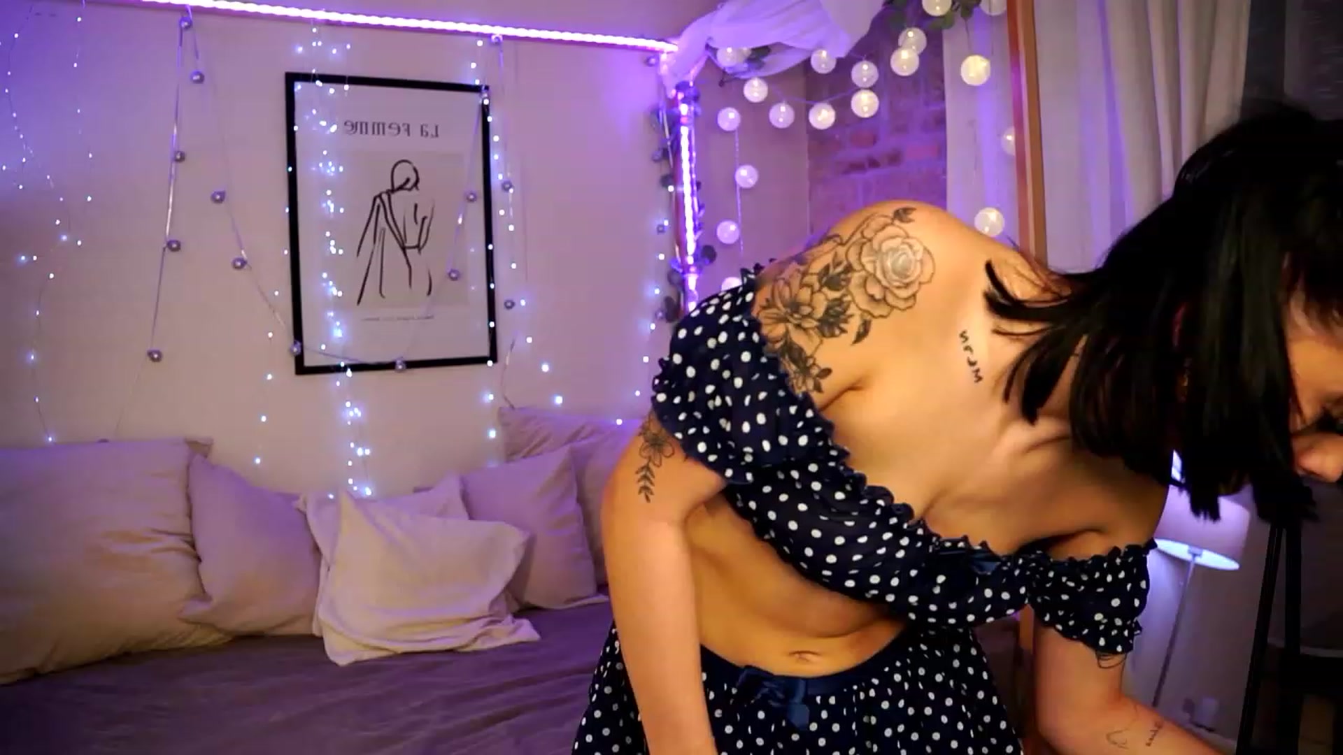 Gallery image thumbnail from Naomii18's myfreecams stream on, 12/27/2023, 16:02 image 1 of 20