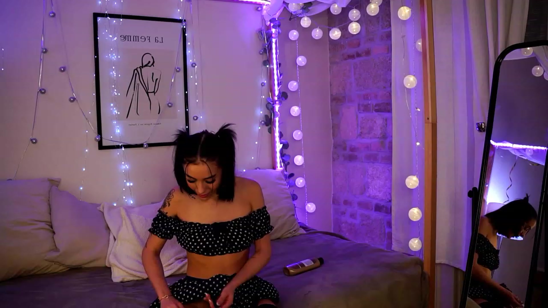 Gallery image thumbnail from Naomii18's myfreecams stream on, 12/27/2023, 16:02 image 8 of 20