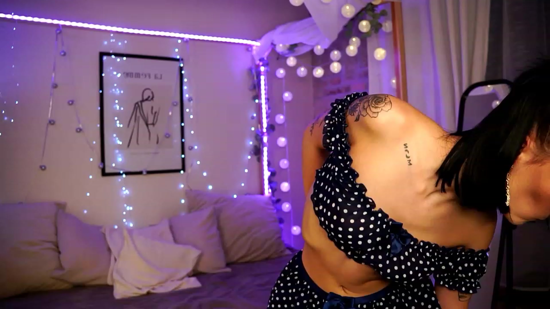 Gallery image thumbnail from Naomii18's myfreecams stream on, 12/27/2023, 16:02 image 4 of 20