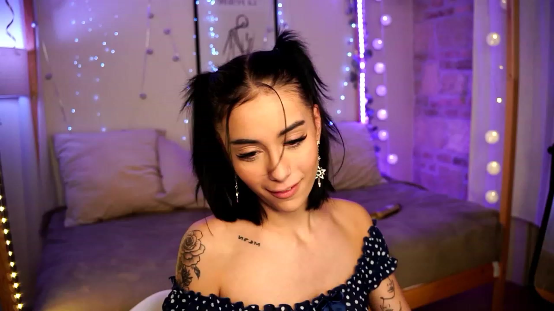 Gallery image thumbnail from Naomii18's myfreecams stream on, 12/27/2023, 16:02 image 3 of 20