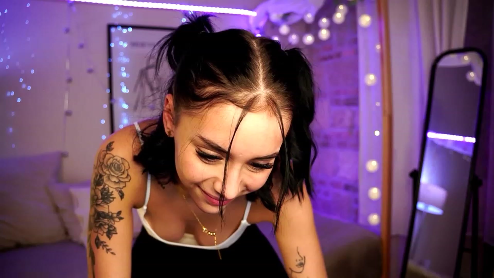 Gallery image thumbnail from Naomii18's myfreecams stream on, 12/28/2023, 21:49 image 10 of 20