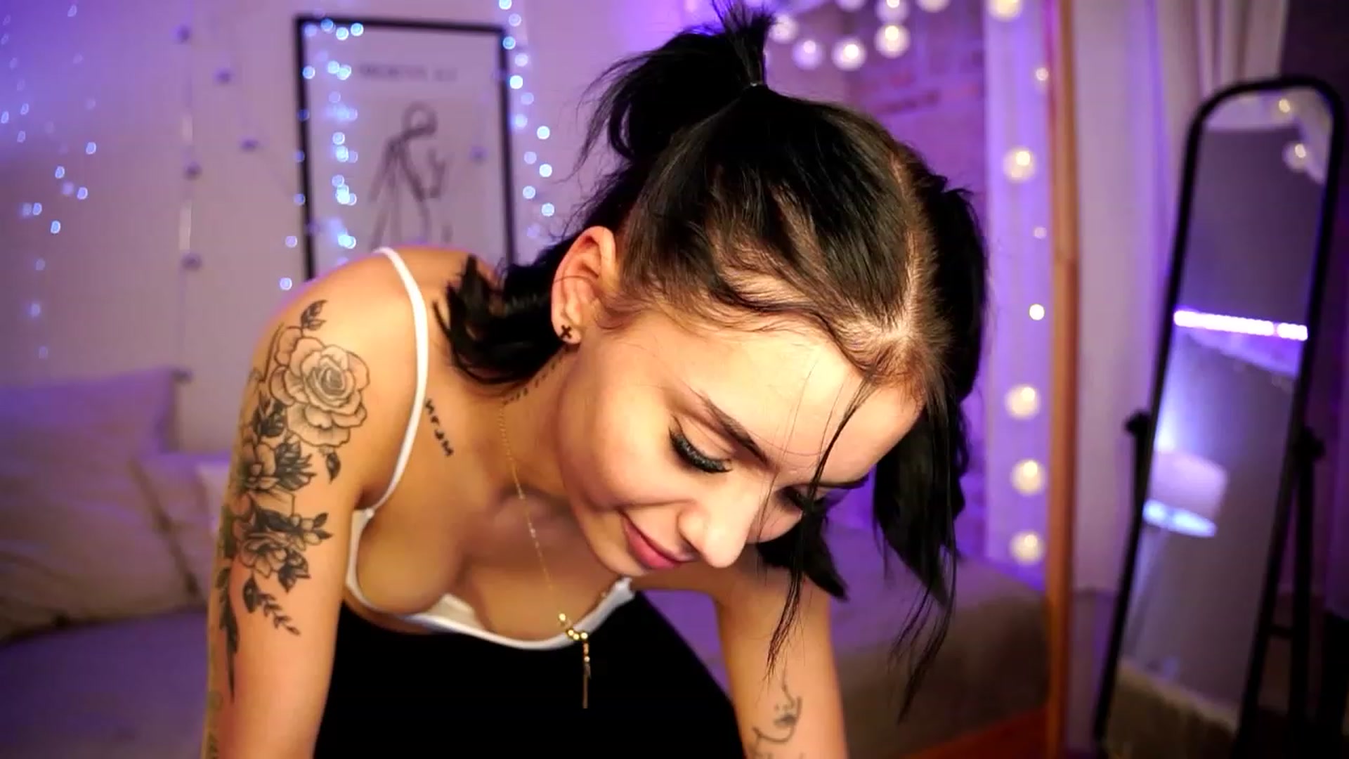Gallery image thumbnail from Naomii18's myfreecams stream on, 12/28/2023, 21:49 image 12 of 20