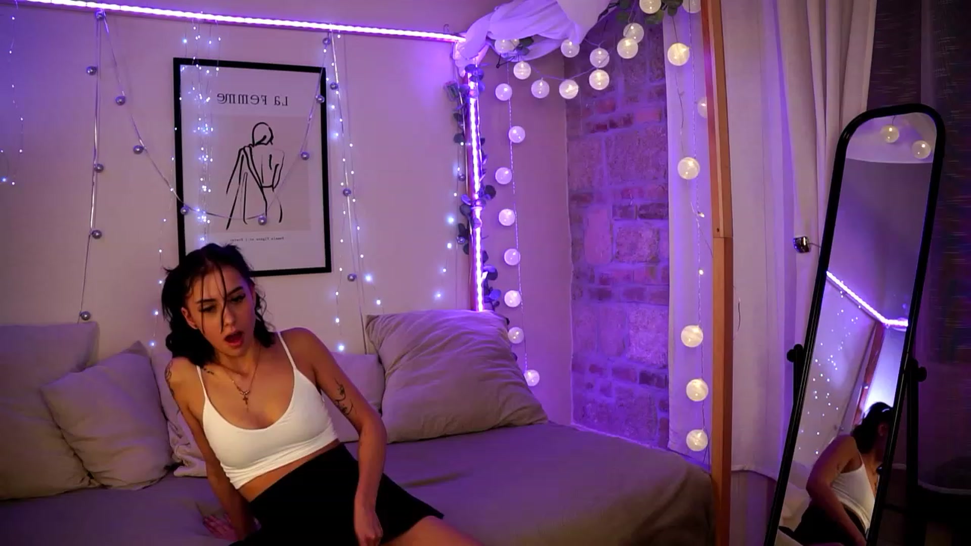 Gallery image thumbnail from Naomii18's myfreecams stream on, 12/29/2023, 24:03 image 3 of 20