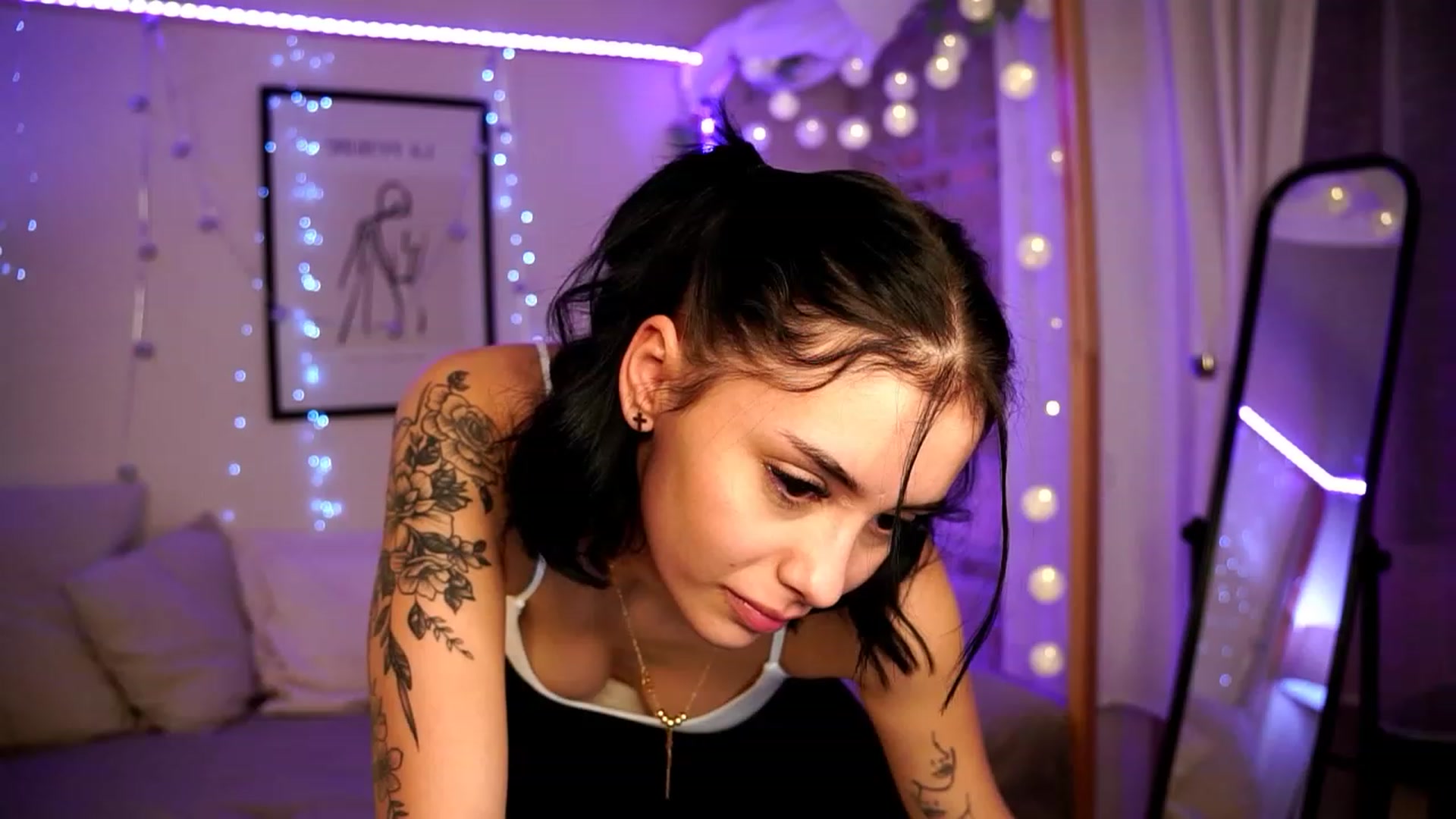 Gallery image thumbnail from Naomii18's myfreecams stream on, 12/29/2023, 24:03 image 19 of 20