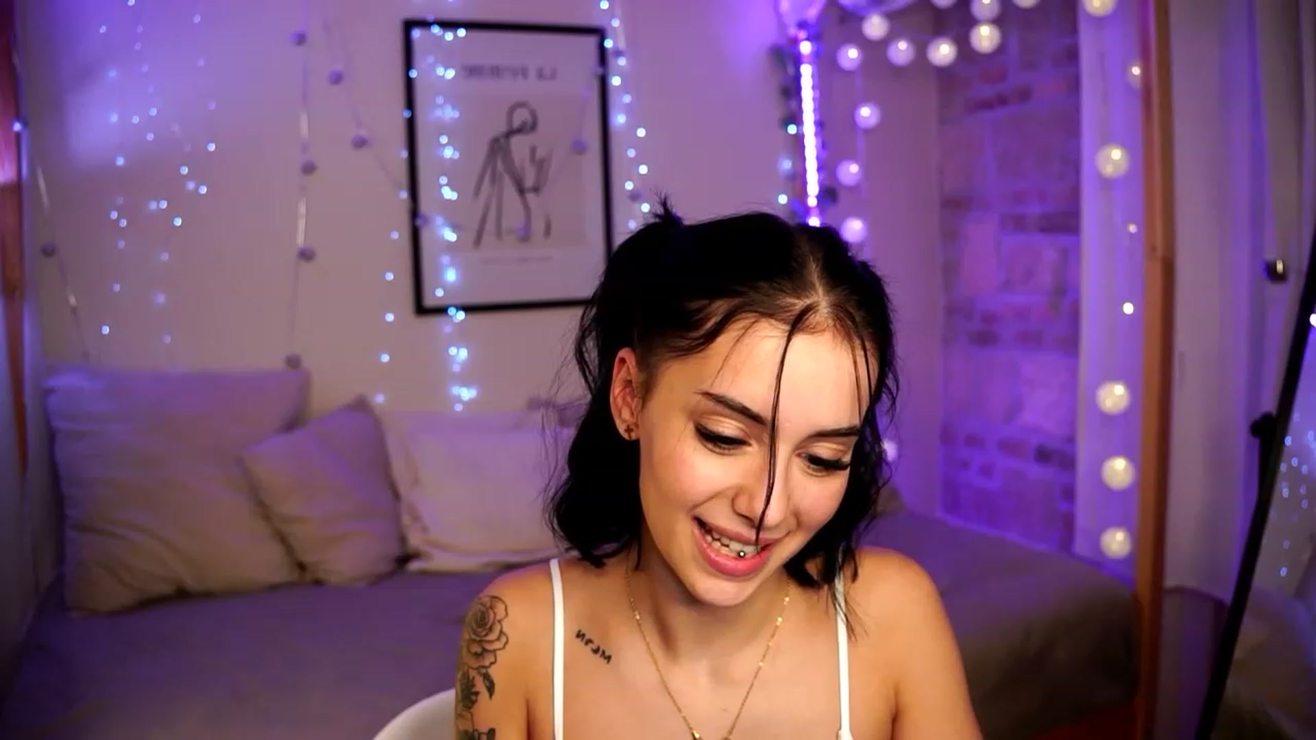 Gallery image thumbnail from Naomii18's myfreecams stream on, 12/29/2023, 01:18 image 18 of 20