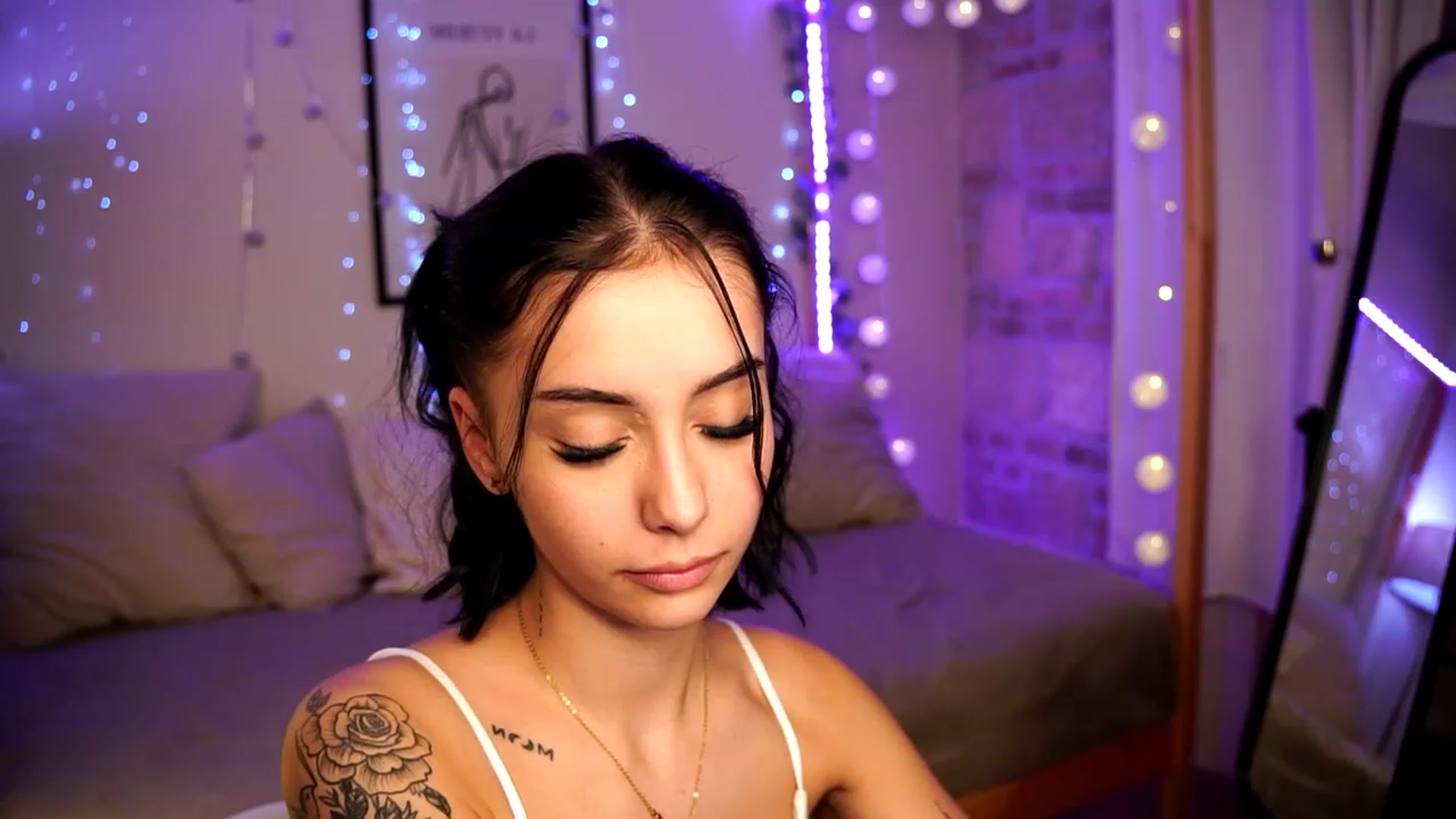 Gallery image thumbnail from Naomii18's myfreecams stream on, 12/29/2023, 01:18 image 7 of 20