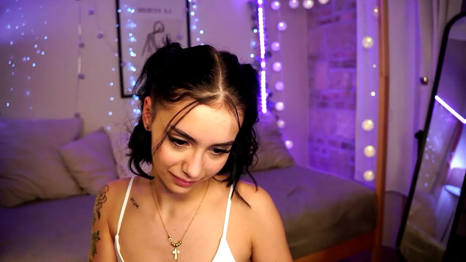 Gallery image thumbnail from Naomii18's myfreecams stream on, 12/29/2023, 01:18 image 8 of 20