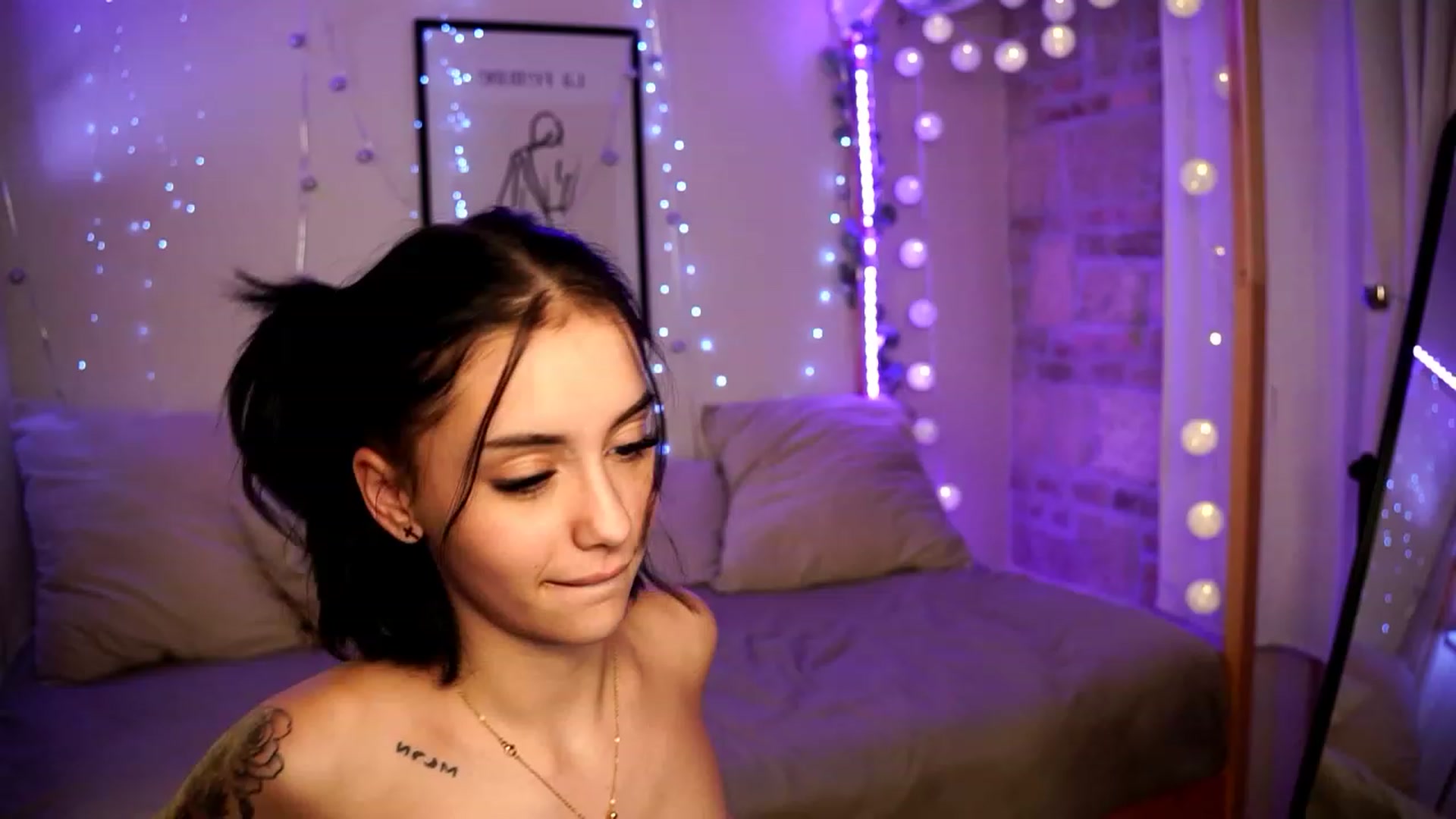 Gallery image thumbnail from Naomii18's myfreecams stream on, 12/29/2023, 02:18 image 18 of 20