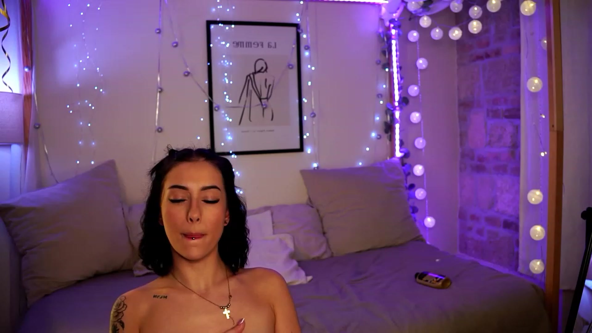 Gallery image thumbnail from Naomii18's myfreecams stream on, 12/29/2023, 15:43 image 15 of 20