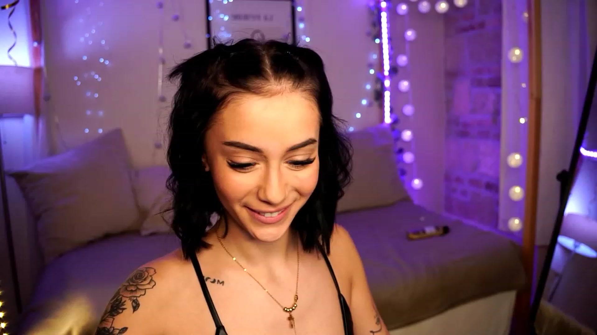 Gallery image thumbnail from Naomii18's myfreecams stream on, 12/29/2023, 15:43 image 2 of 20
