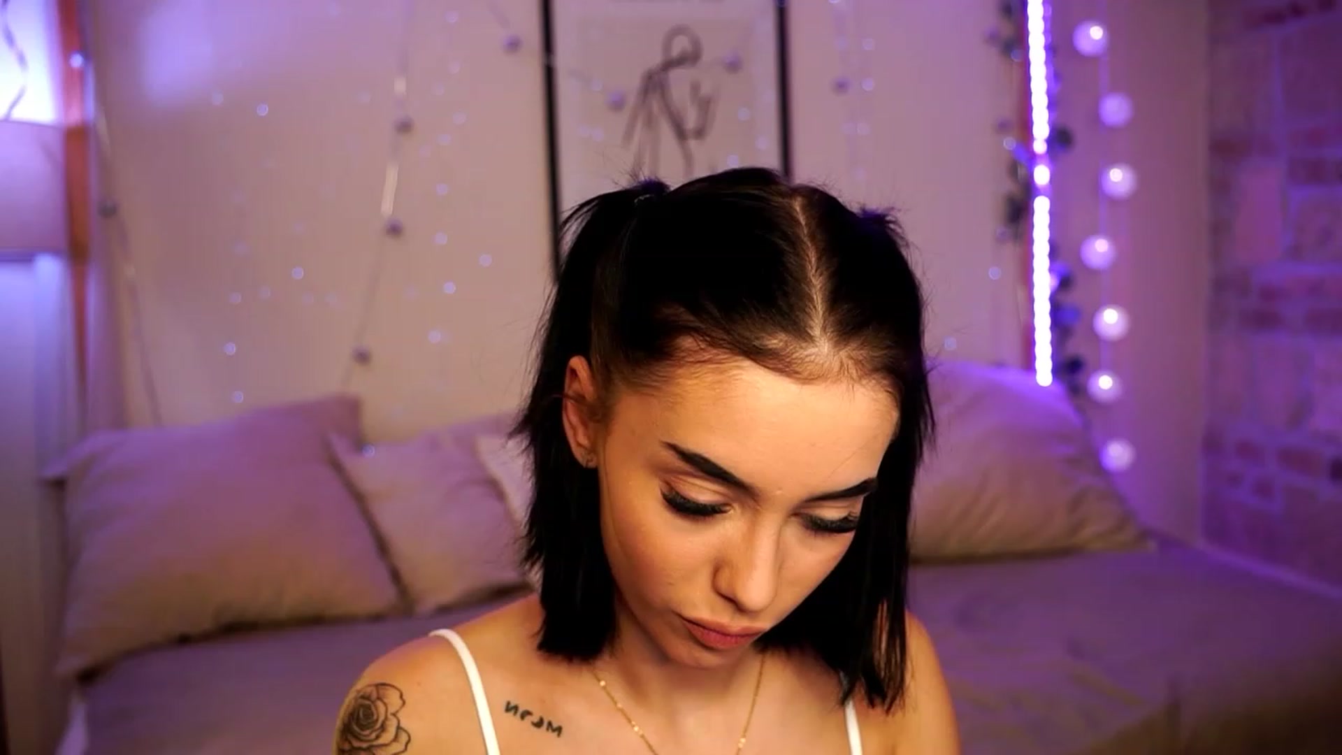 Gallery image thumbnail from Naomii18's myfreecams stream on, 12/31/2023, 17:09 image 8 of 20