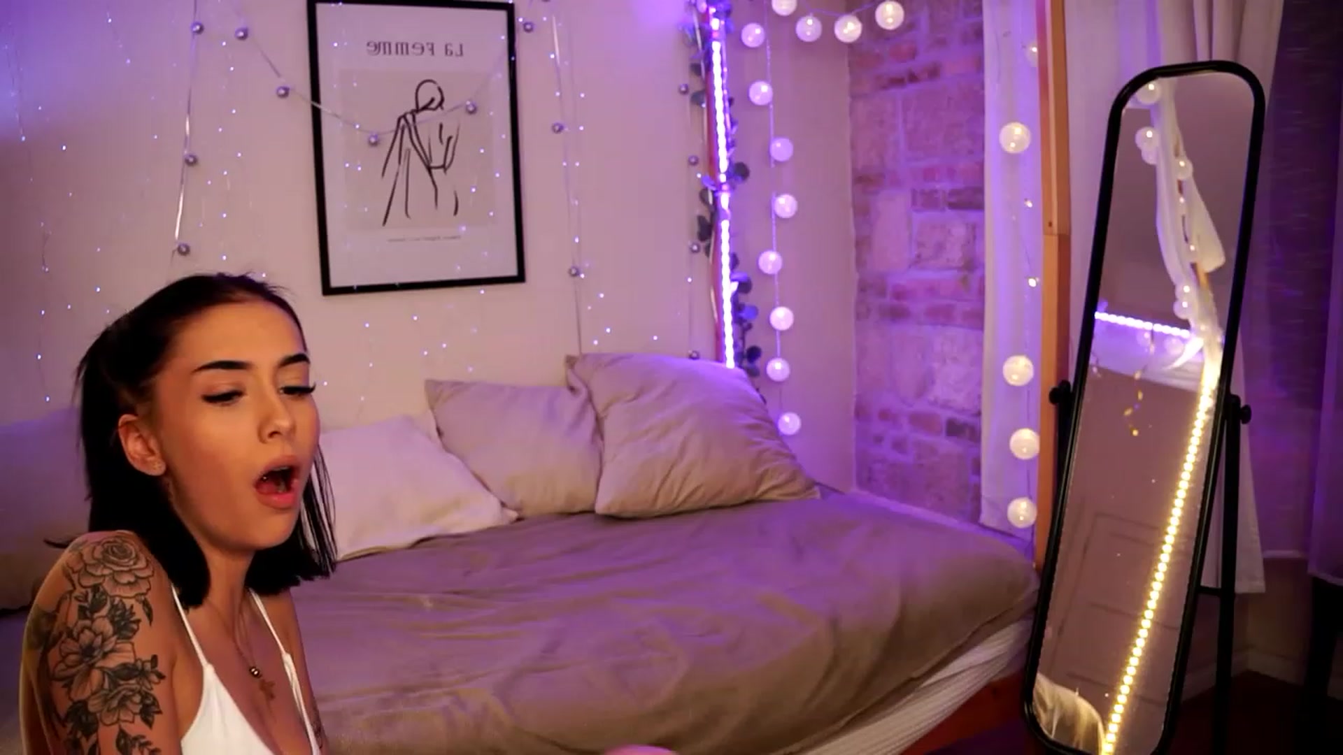 Gallery image thumbnail from Naomii18's myfreecams stream on, 12/31/2023, 17:09 image 17 of 20