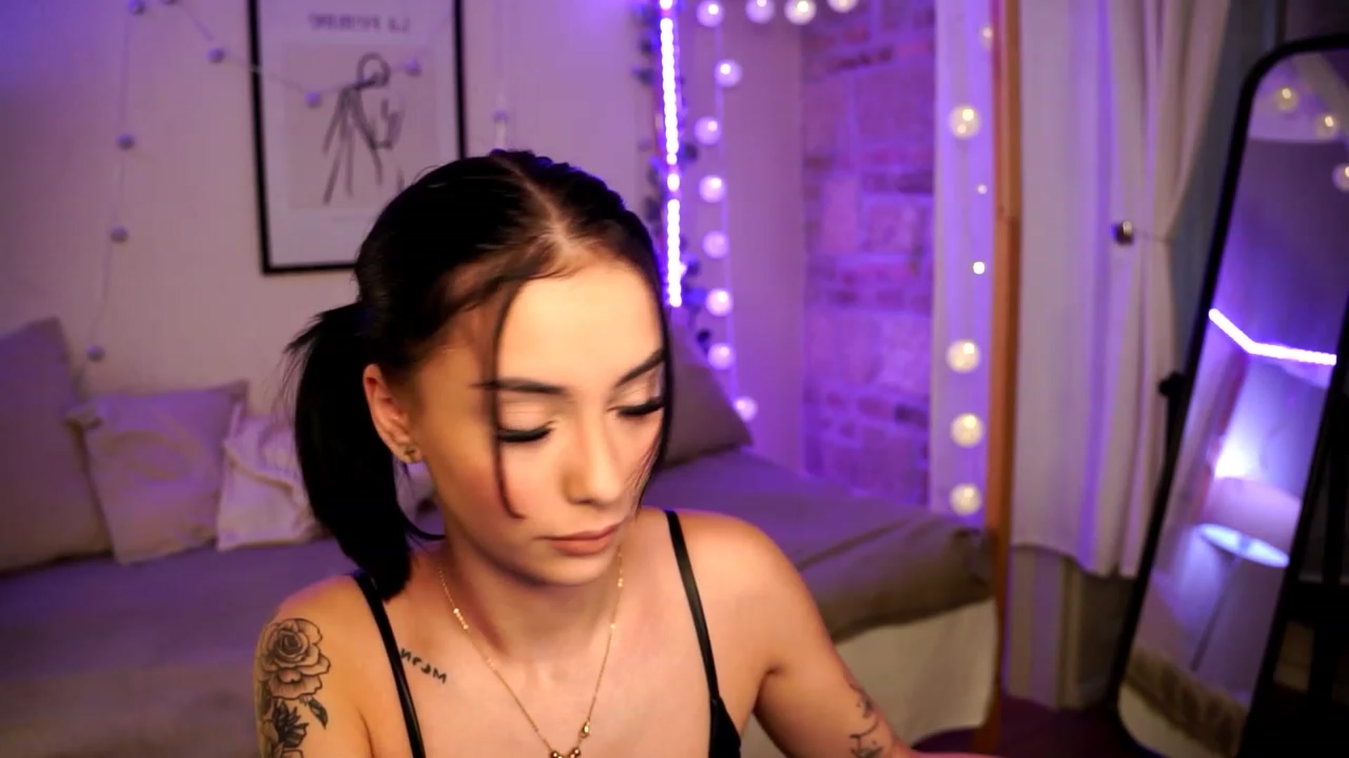 Gallery image thumbnail from Naomii18's myfreecams stream on, 01/02/2024, 15:01 image 5 of 20