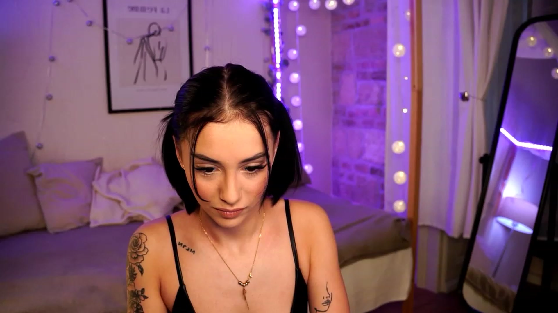 Gallery image thumbnail from Naomii18's myfreecams stream on, 01/02/2024, 15:01 image 2 of 20