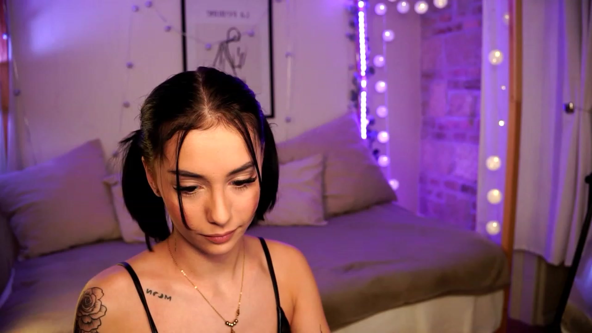 Gallery image thumbnail from Naomii18's myfreecams stream on, 01/02/2024, 17:11 image 10 of 20