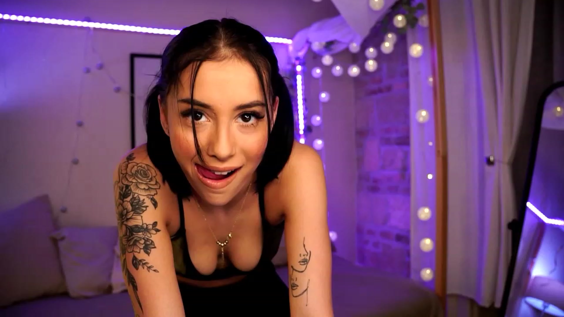 Gallery image thumbnail from Naomii18's myfreecams stream on, 01/02/2024, 17:11 image 7 of 20