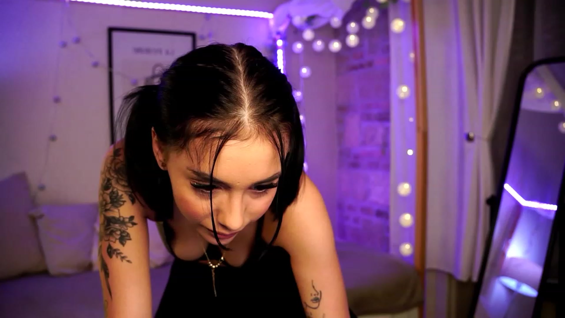 Gallery image thumbnail from Naomii18's myfreecams stream on, 01/02/2024, 17:11 image 15 of 20