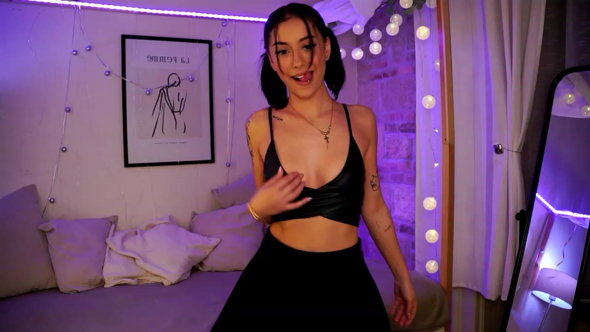 Gallery image thumbnail from Naomii18's myfreecams stream on, 01/02/2024, 17:11 image 8 of 20