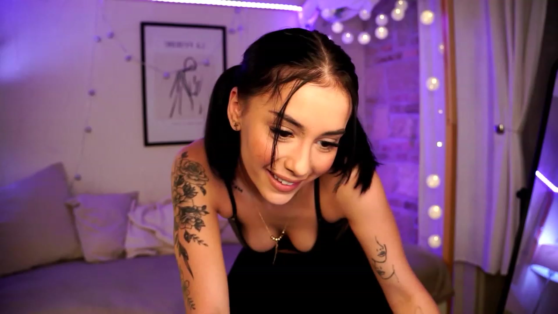 Gallery image thumbnail from Naomii18's myfreecams stream on, 01/02/2024, 17:11 image 1 of 20
