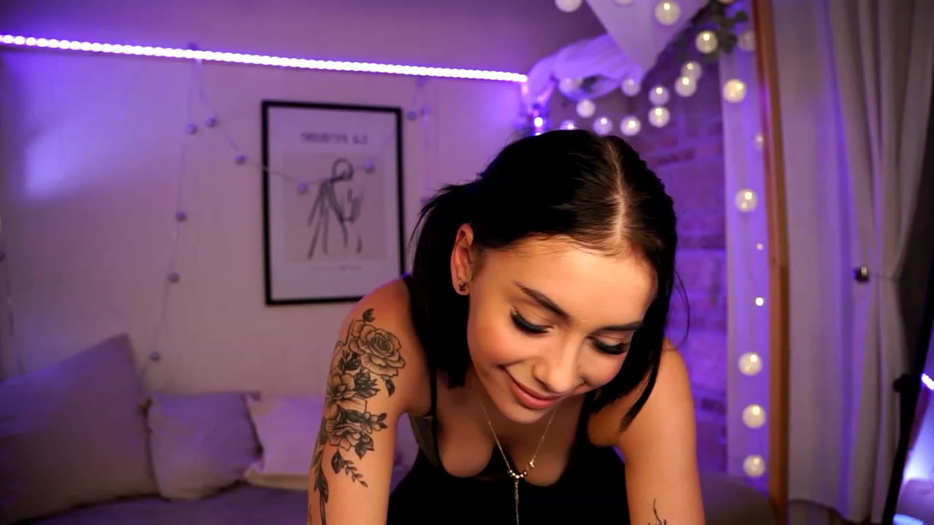Gallery image thumbnail from Naomii18's myfreecams stream on, 01/02/2024, 19:50 image 4 of 20
