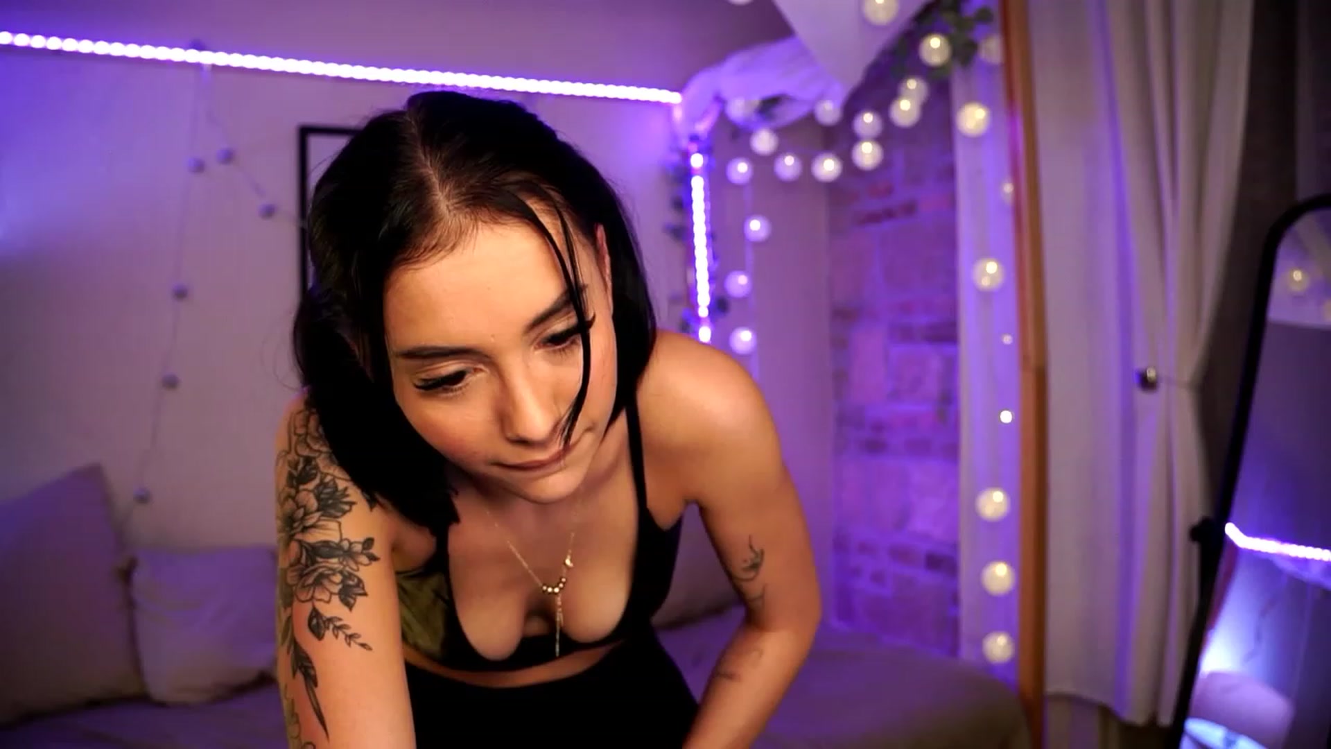 Gallery image thumbnail from Naomii18's myfreecams stream on, 01/02/2024, 19:50 image 14 of 20