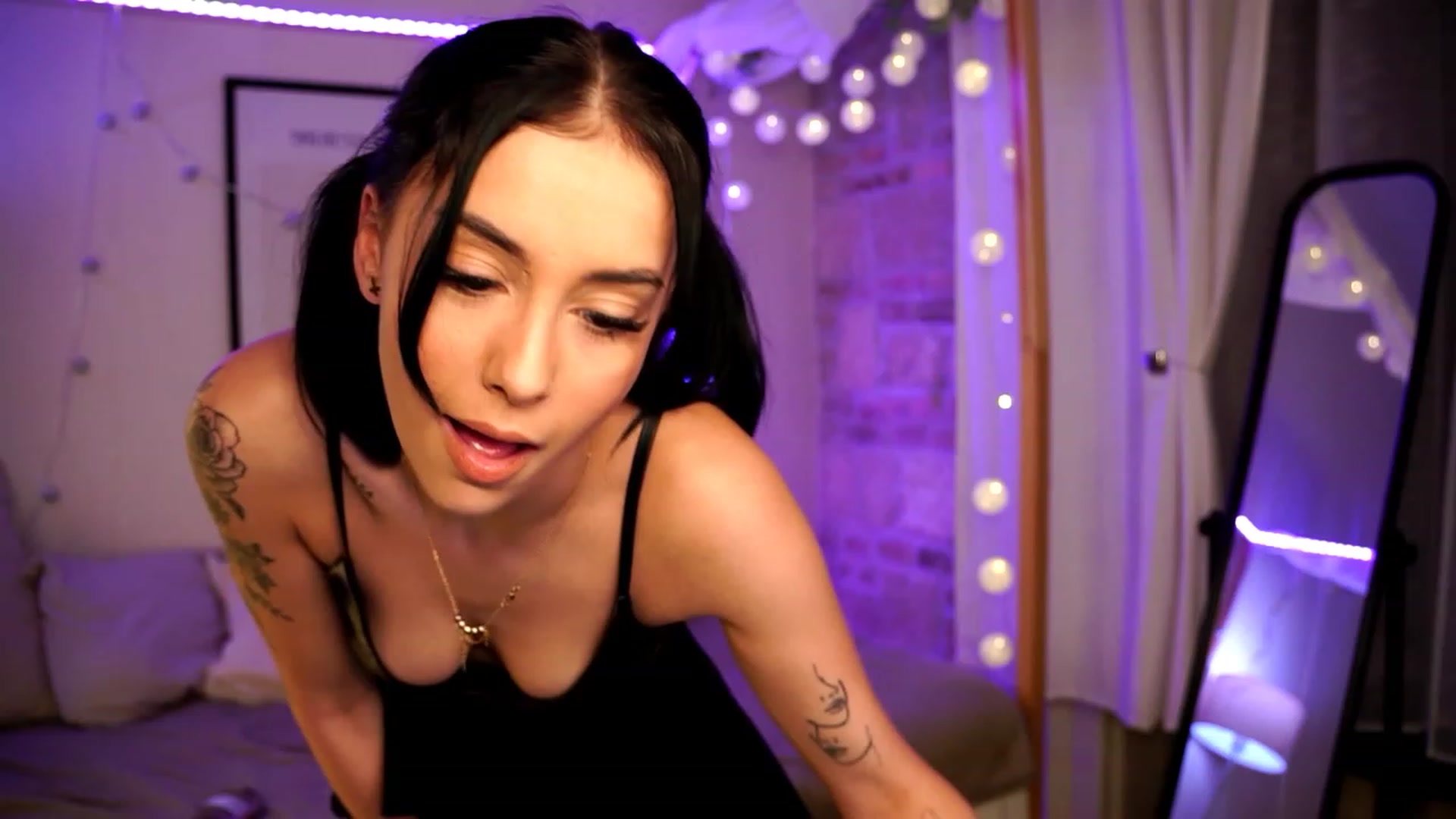 Gallery image thumbnail from Naomii18's myfreecams stream on, 01/02/2024, 19:50 image 16 of 20
