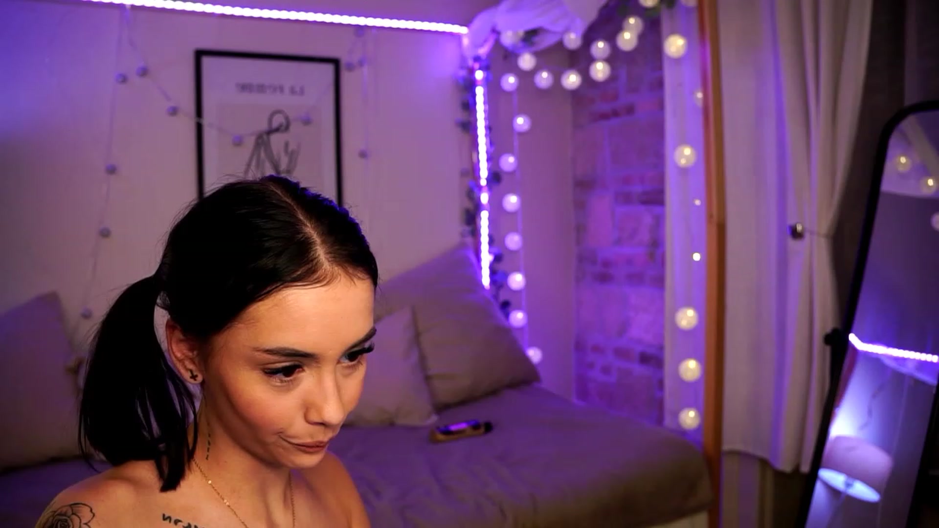 Gallery image thumbnail from Naomii18's myfreecams stream on, 01/02/2024, 20:14 image 17 of 20