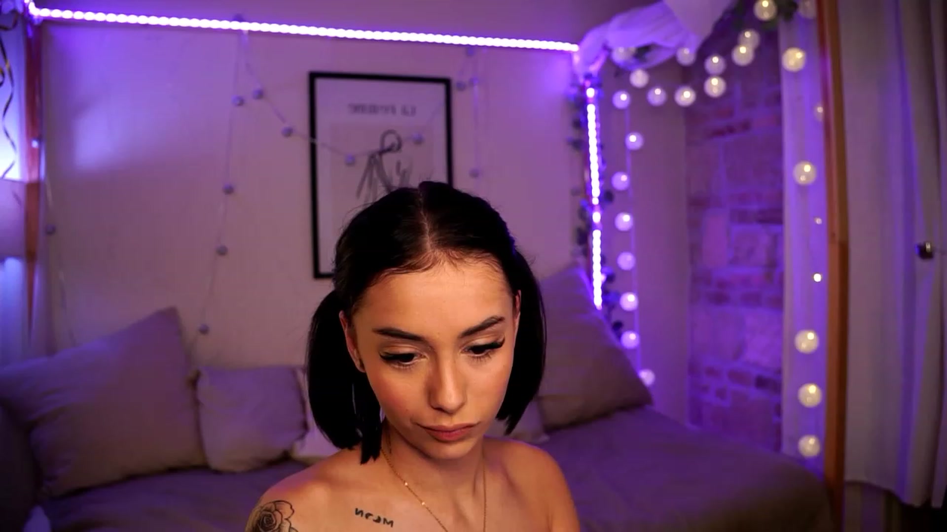Gallery image thumbnail from Naomii18's myfreecams stream on, 01/02/2024, 20:14 image 3 of 20
