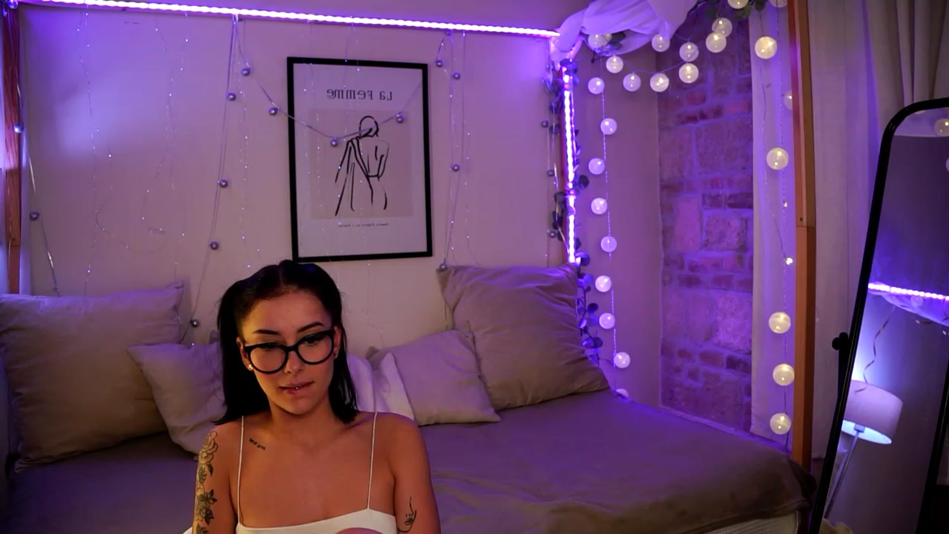 Gallery image thumbnail from Naomii18's myfreecams stream on, 01/03/2024, 16:35 image 13 of 20