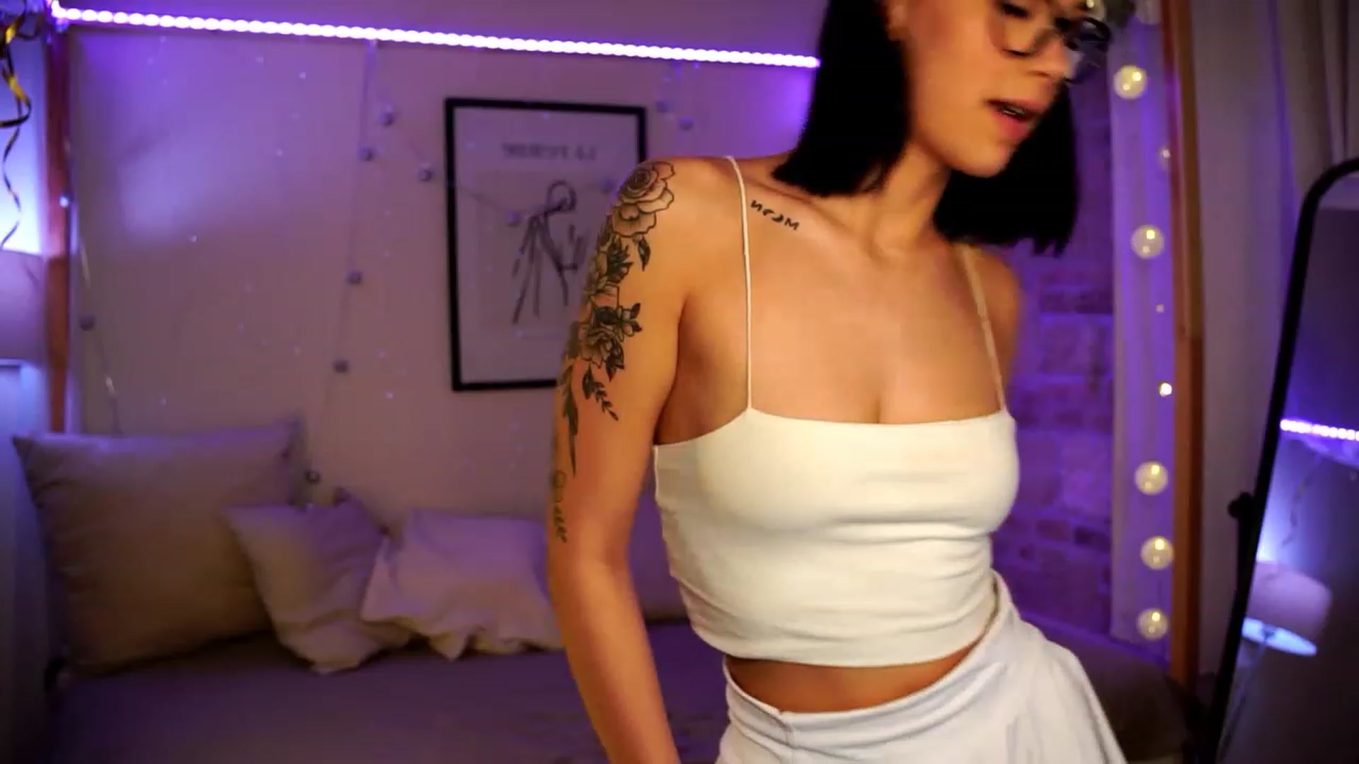 Gallery image thumbnail from Naomii18's myfreecams stream on, 01/03/2024, 16:35 image 10 of 20