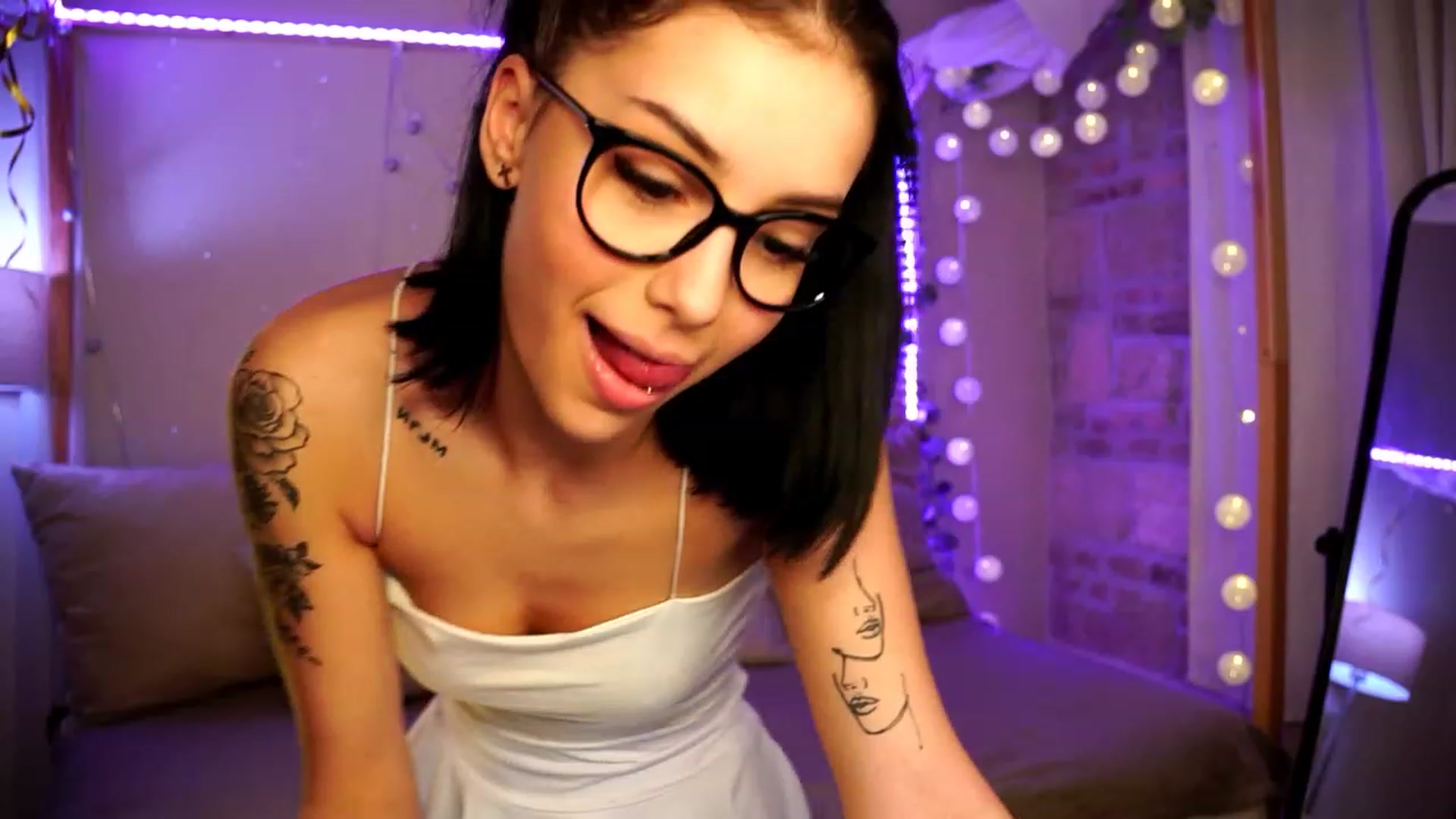 Gallery image thumbnail from Naomii18's myfreecams stream on, 01/03/2024, 16:35 image 8 of 20