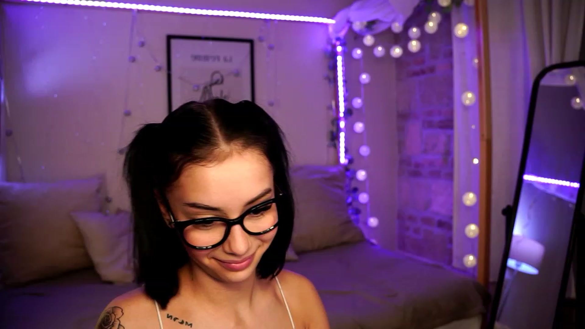 Gallery image thumbnail from Naomii18's myfreecams stream on, 01/03/2024, 16:35 image 20 of 20