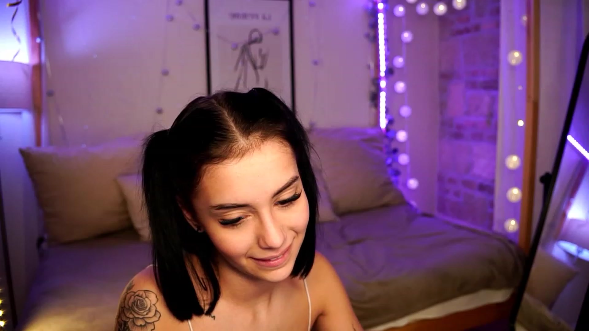 Gallery image thumbnail from Naomii18's myfreecams stream on, 01/03/2024, 21:09 image 7 of 20