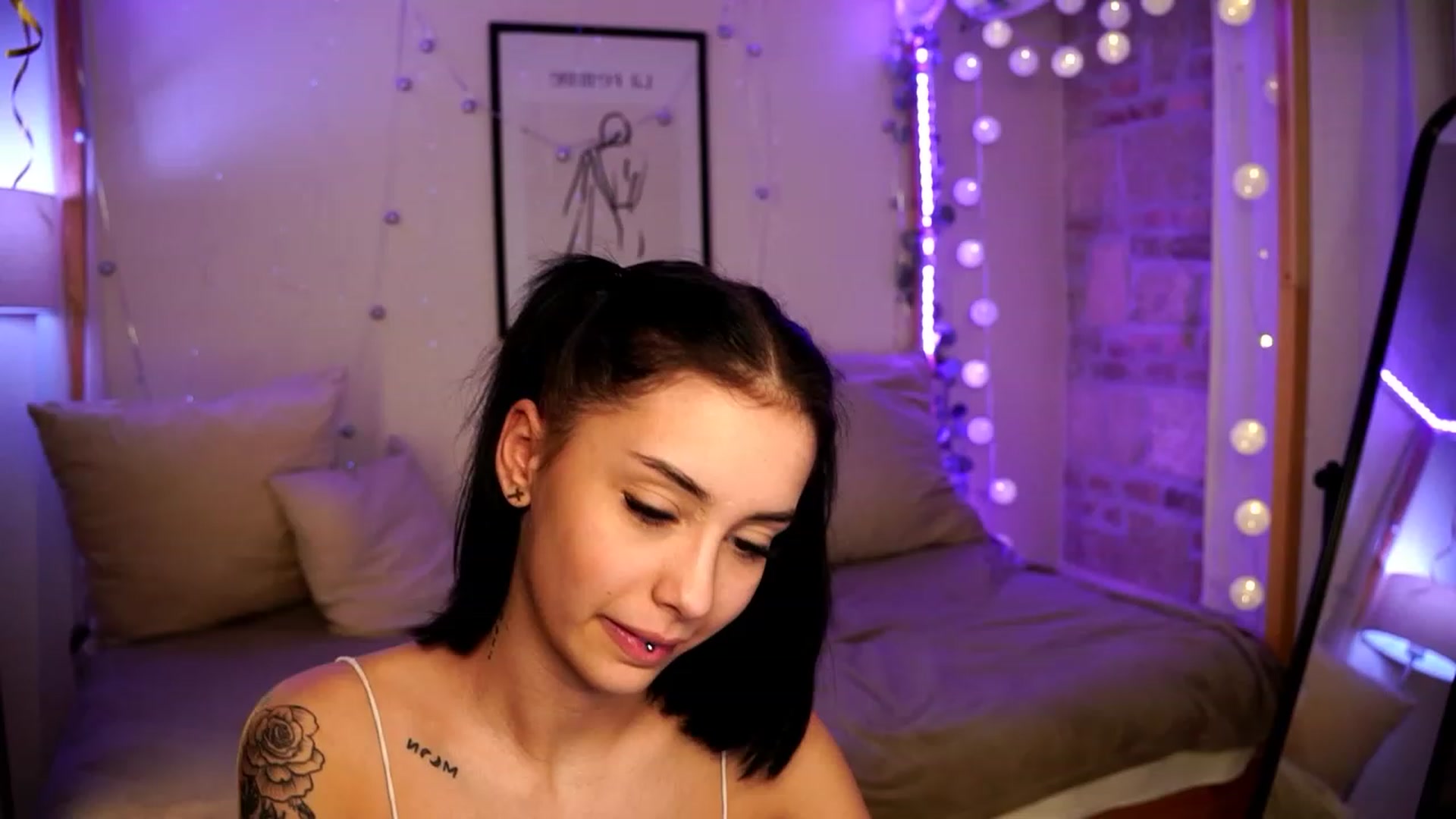 Gallery image thumbnail from Naomii18's myfreecams stream on, 01/03/2024, 21:09 image 4 of 20