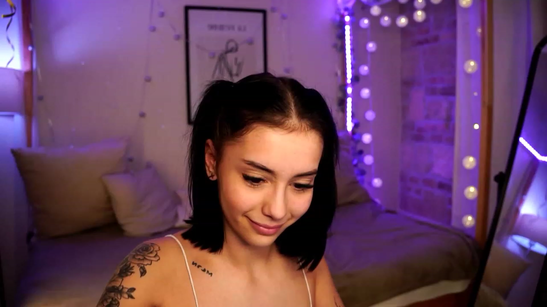 Gallery image thumbnail from Naomii18's myfreecams stream on, 01/03/2024, 21:09 image 3 of 20