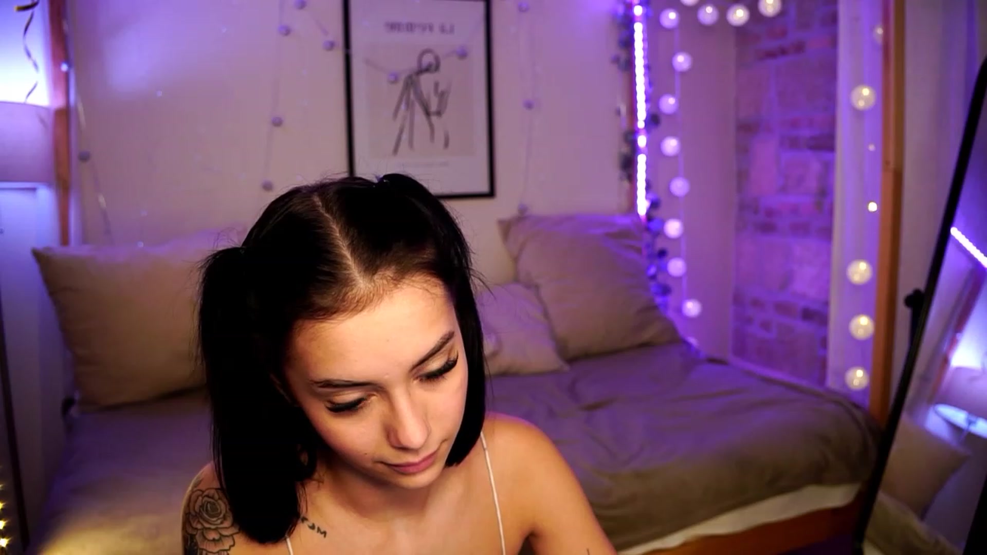 Gallery image thumbnail from Naomii18's myfreecams stream on, 01/03/2024, 21:09 image 9 of 20