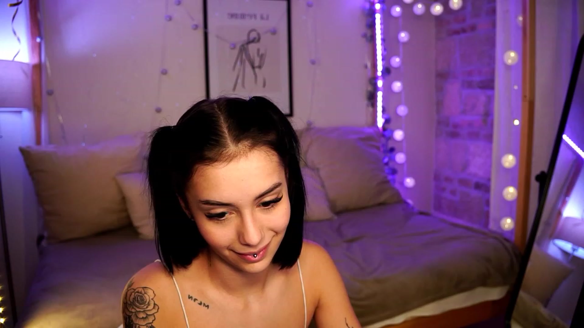 Gallery image thumbnail from Naomii18's myfreecams stream on, 01/03/2024, 21:09 image 5 of 20