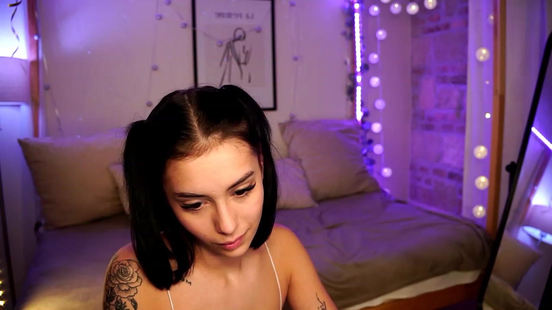 Gallery image thumbnail from Naomii18's myfreecams stream on, 01/03/2024, 21:09 image 15 of 20