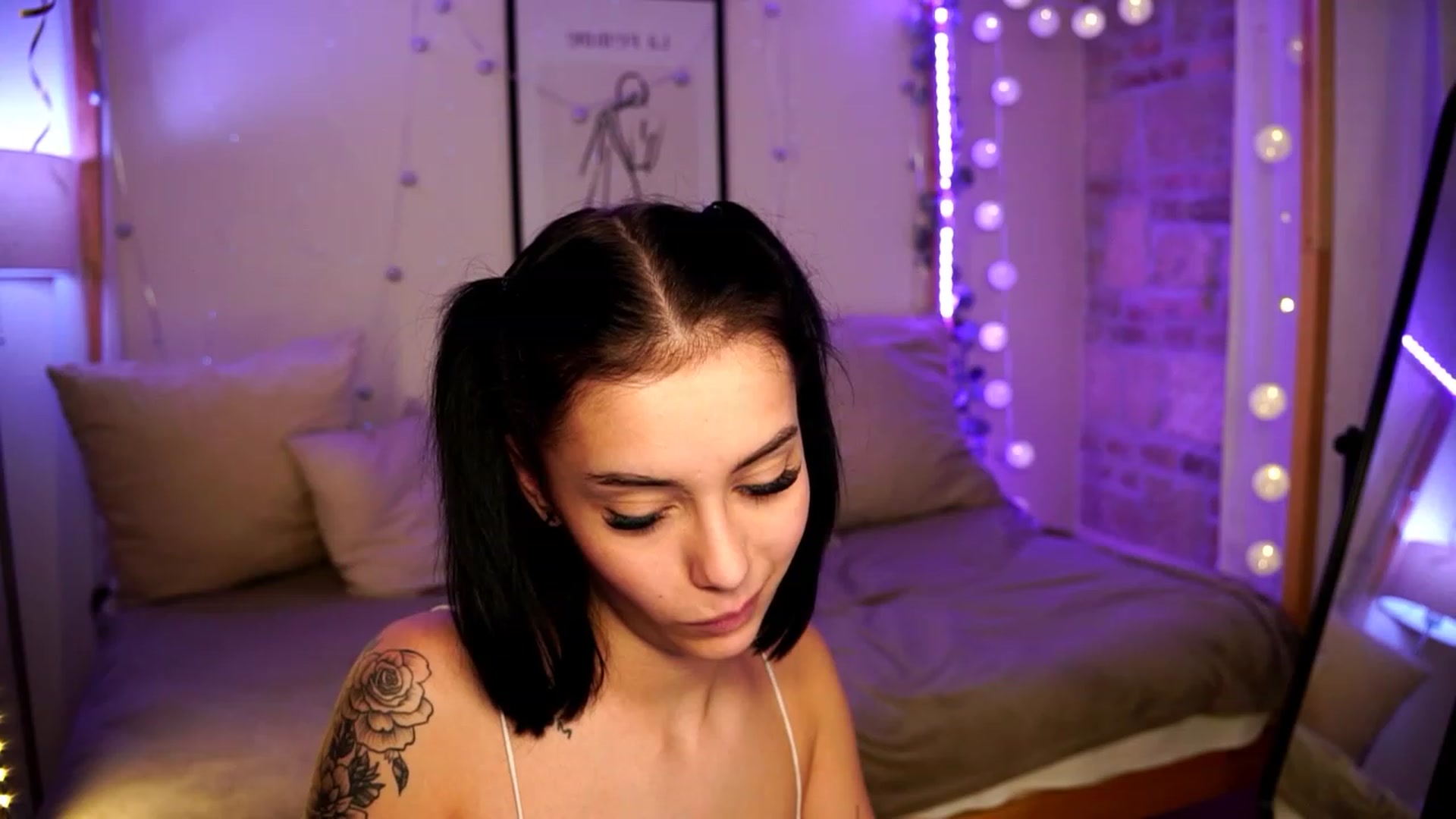 Gallery image thumbnail from Naomii18's myfreecams stream on, 01/03/2024, 21:09 image 11 of 20