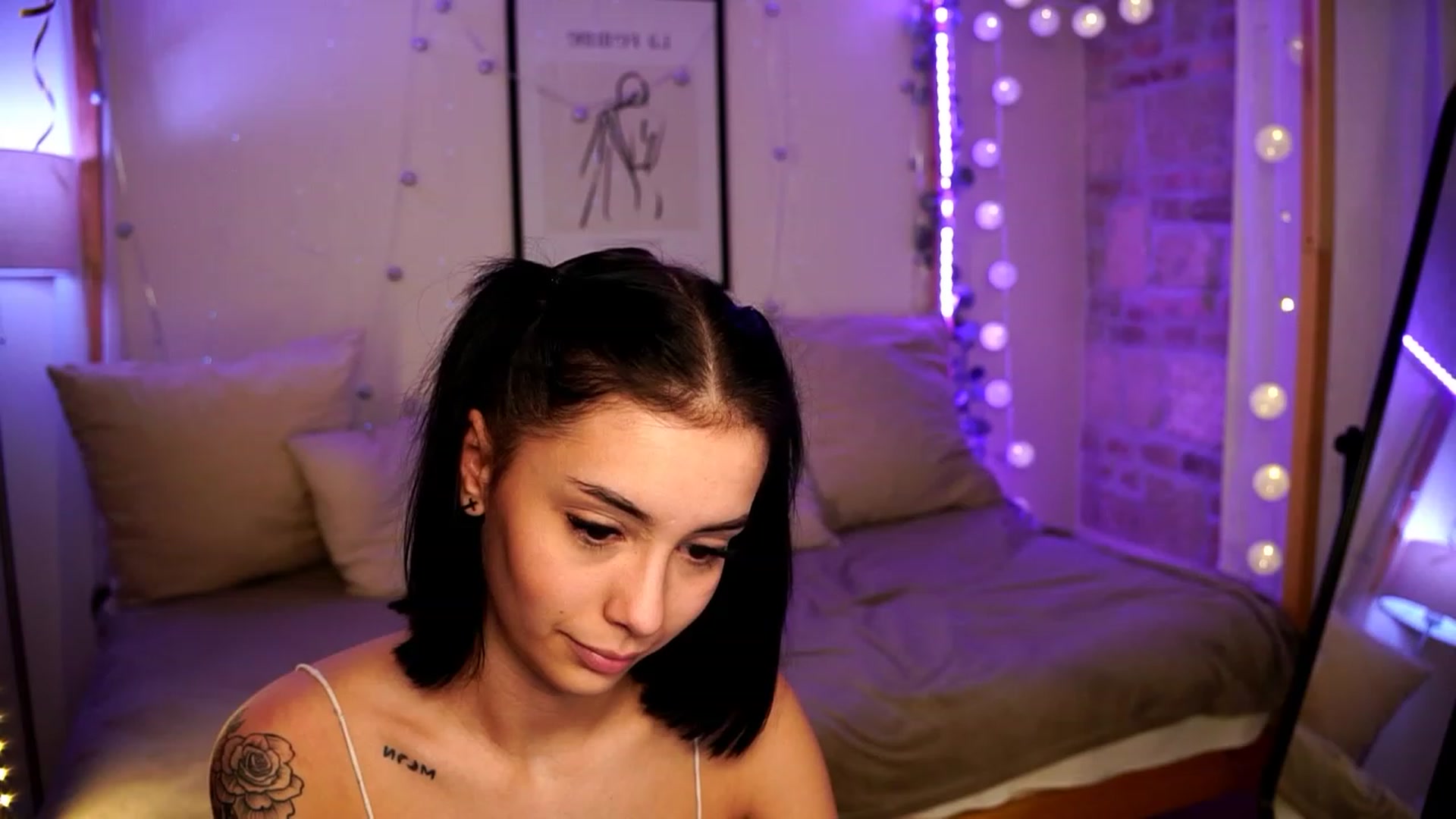 Gallery image thumbnail from Naomii18's myfreecams stream on, 01/03/2024, 21:09 image 10 of 20