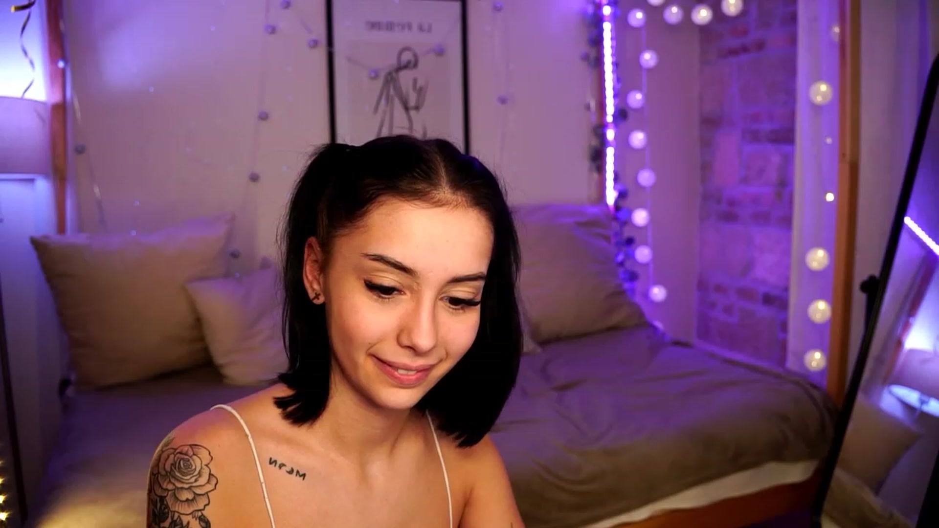 Gallery image thumbnail from Naomii18's myfreecams stream on, 01/03/2024, 21:09 image 14 of 20