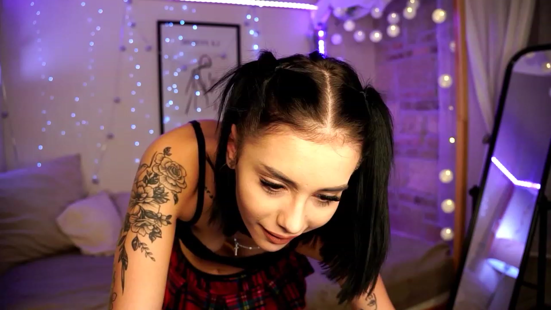 Gallery image thumbnail from Naomii18's myfreecams stream on, 01/04/2024, 19:26 image 8 of 20