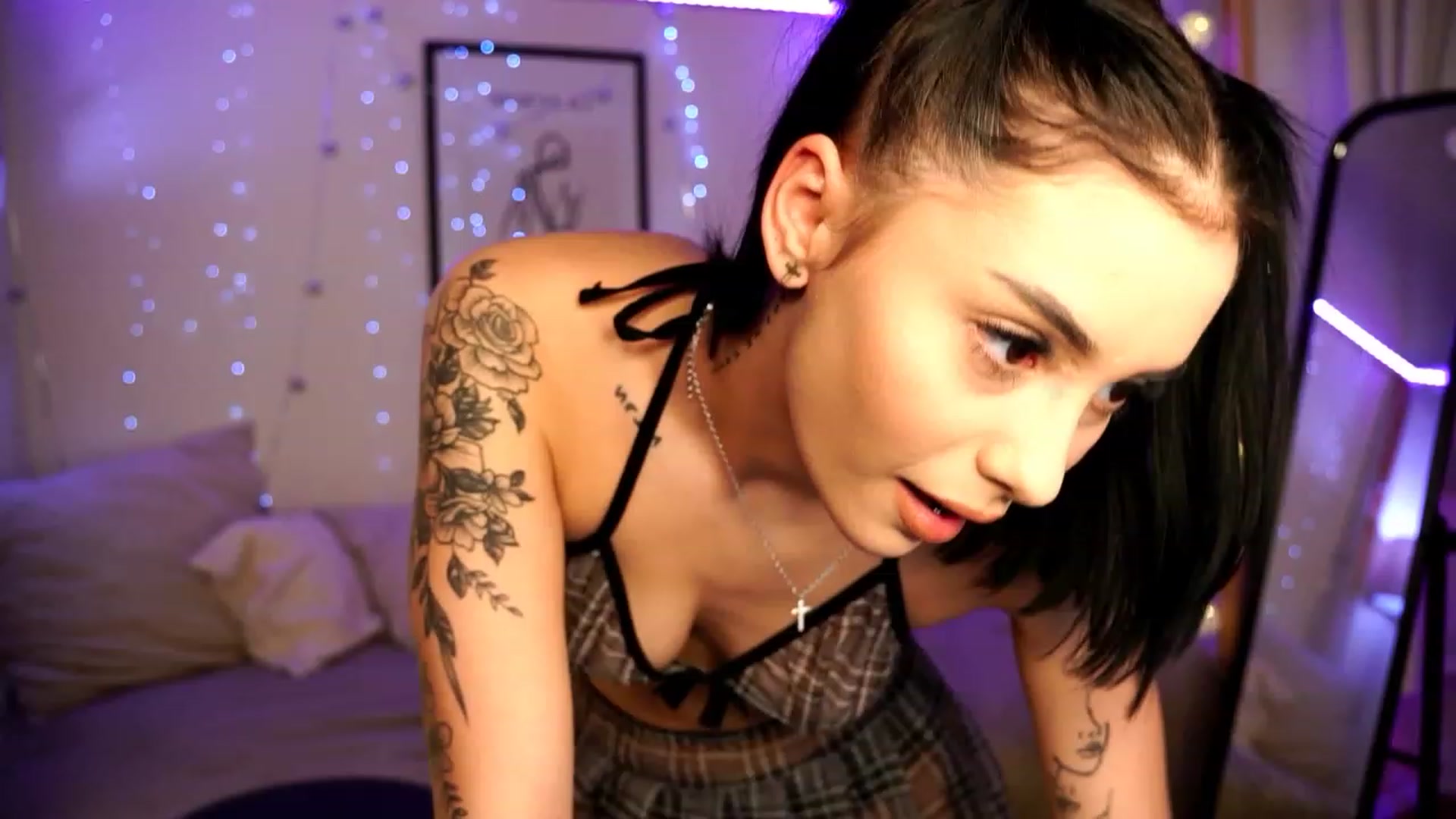Gallery image thumbnail from Naomii18's myfreecams stream on, 01/08/2024, 18:53 image 14 of 20