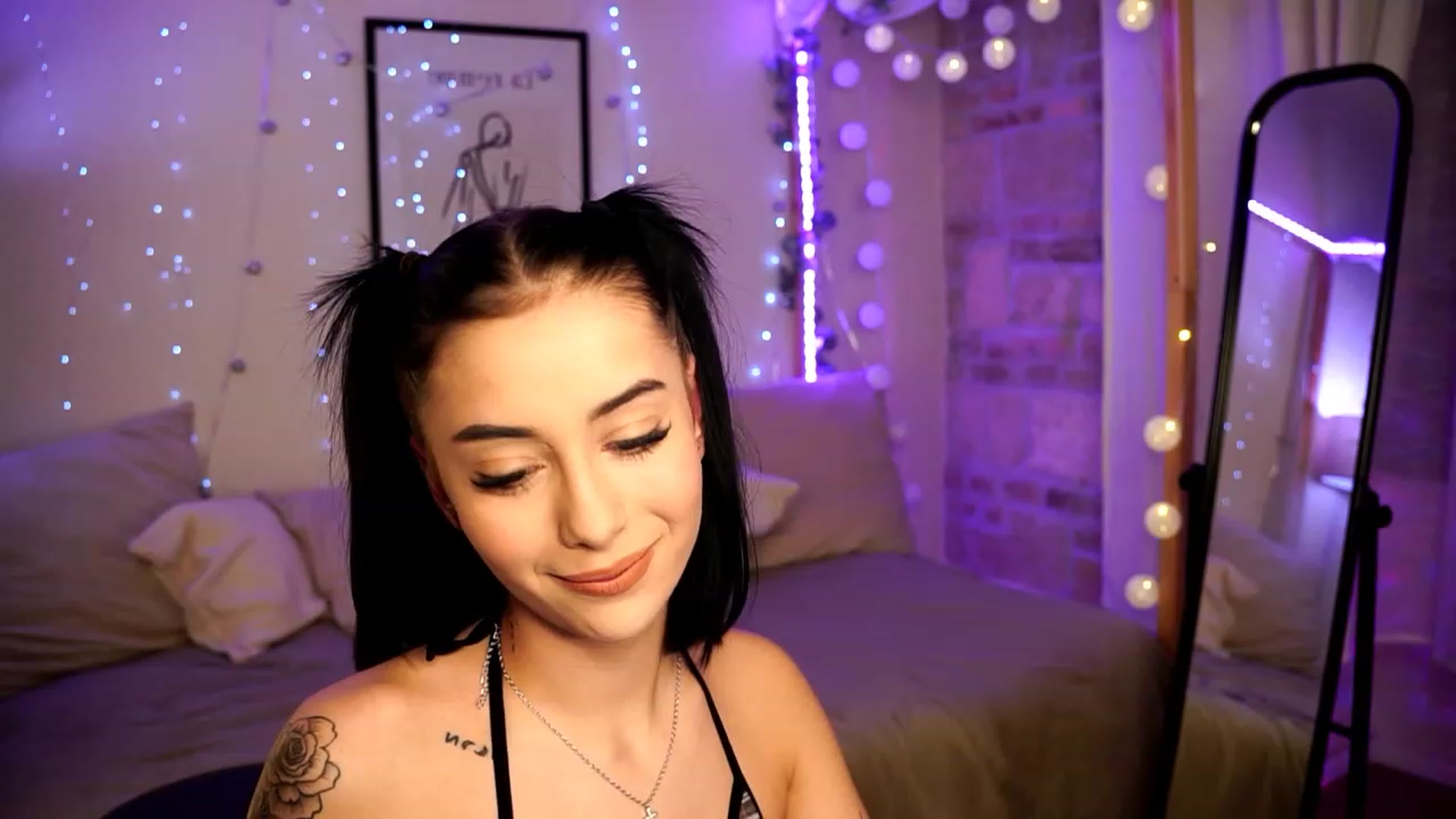 Gallery image thumbnail from Naomii18's myfreecams stream on, 01/08/2024, 18:53 image 1 of 20